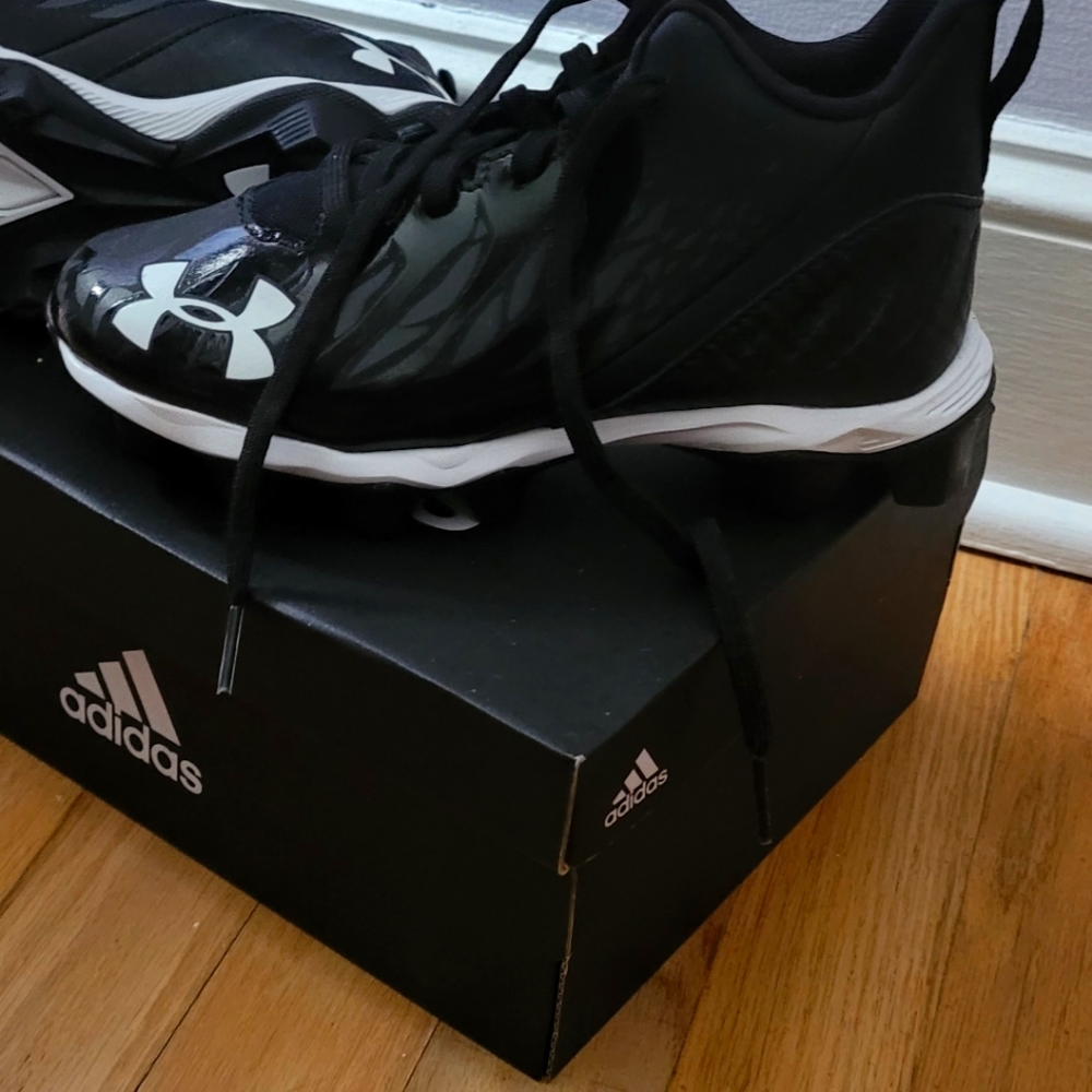 NWOB Under Armour Boys Football cleats